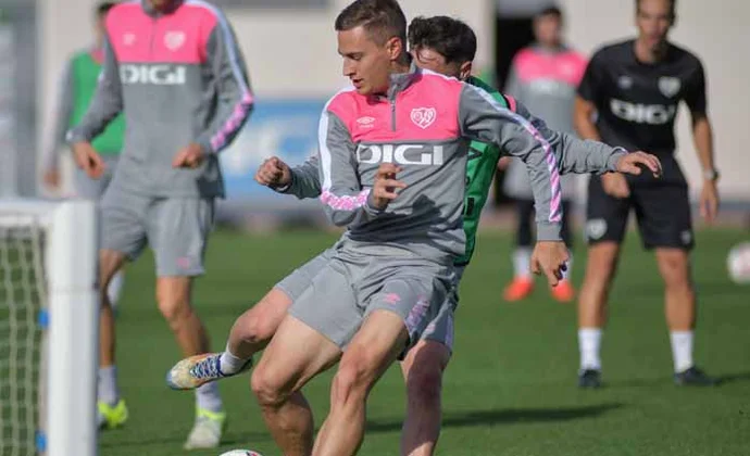 El Rayo se ejercitó este miércoles todavía sin los internacionales y esperando el alta de Espino