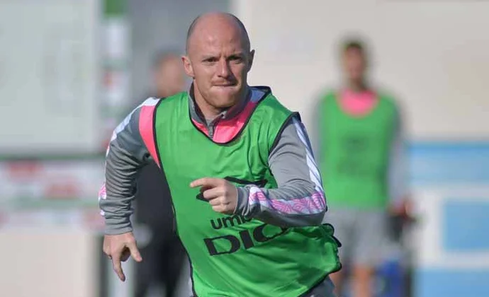 El Rayo se ejercitó este jueves pendiente de la vuelta de James y el alta de Espino