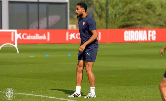 Krejci vuelve al grupo y Danjuma hace una parte