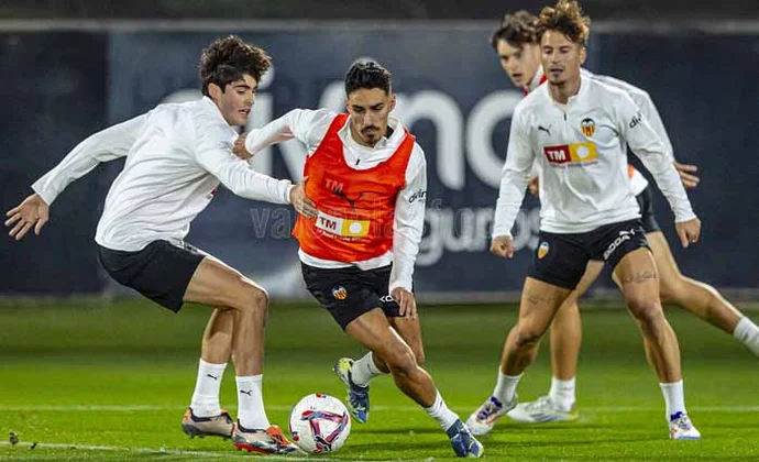 Rafa Mir y Caufriez tampoco entrenan hoy y serán bajas contra el Betis