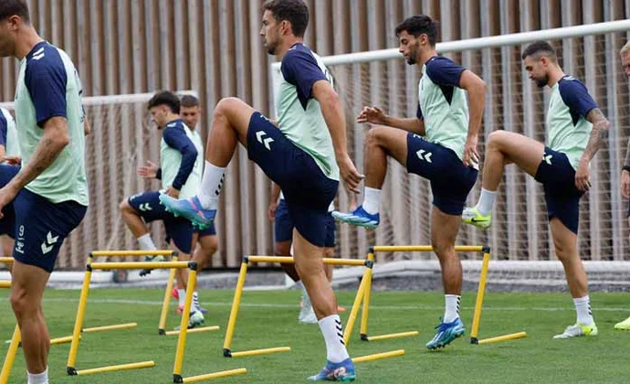 Las Palmas retoma los entrenamientos pendiente del alta médica de Januzaj