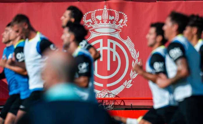 El Mallorca retoma los entrenamientos con siete jugadores al margen