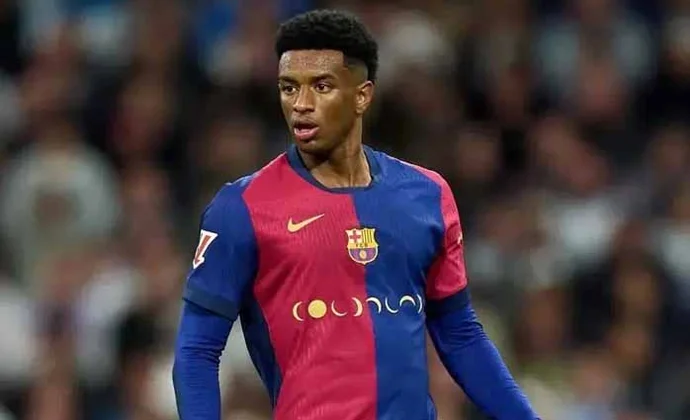 Alejandro Balde no jugará contra el Brest por precaución