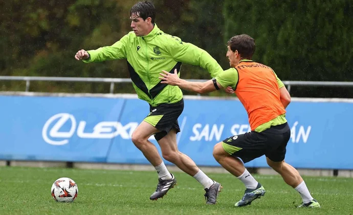 Vuelta al trabajo en Zubieta sin Oskarsson ni Zakharyan