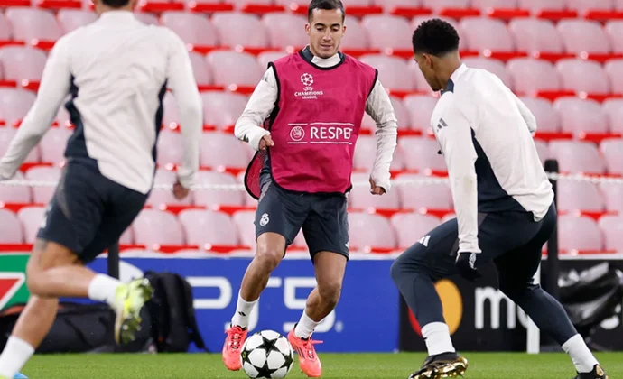 Lucas Vázquez se ejercita con normalidad en Anfield y podría tener minutos mañana