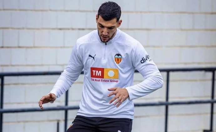 Rafa Mir completa la sesión tras la Copa con el grupo