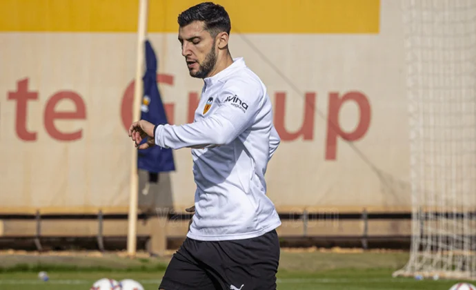 Rafa Mir repite con el grupo y Caufriez está descartado
