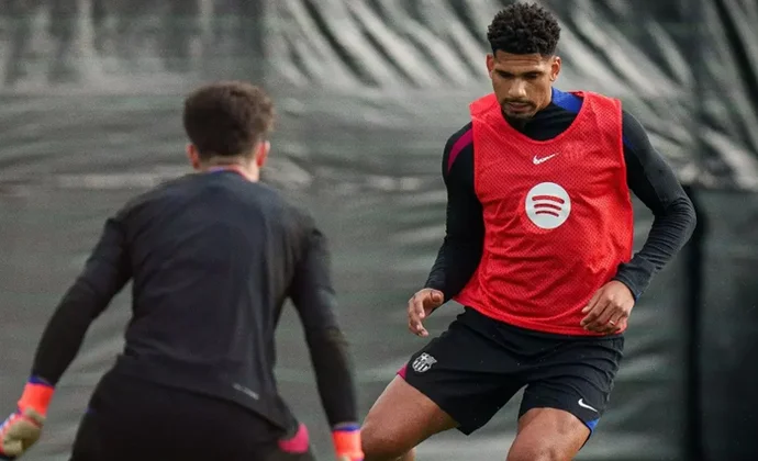 Dani Olmo sigue al margen por molestias en el pubis