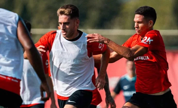 Asano sigue con el grupo y Raíllo descansa