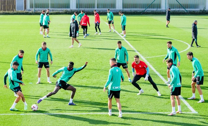 Oihan Sancet y Ander Herrera empiezan la semana al margen del grupo