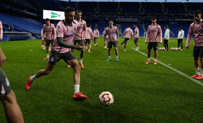 Sesión en el estadio para preparar la Copa sin Calero ni Gragera