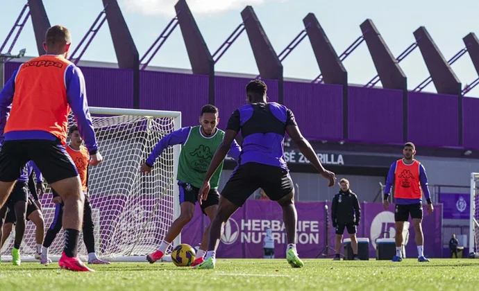 Amallah, Kenedy y Raúl Moro no entrenan con el grupo. Luis Pérez y Rosa gestionan las cargas