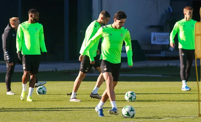 Fornals sufre un retroceso, Lo Celso gestiona las cargas y Rui Silva está pendiente de pruebas