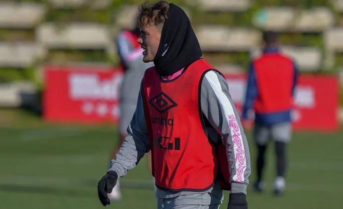 Chavarría se ejercitó con normalidad tras el golpe que sufrió en Mestalla