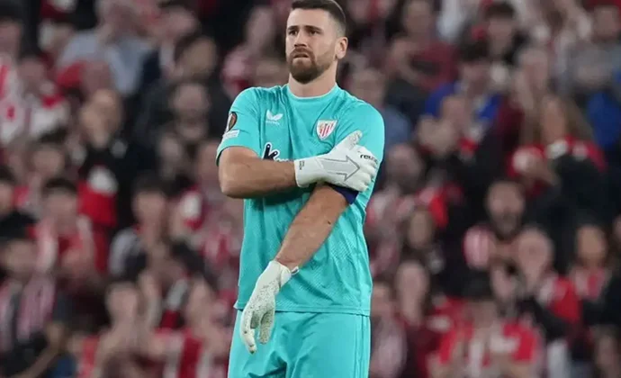 Unai Simón apunta al once contra el Fenerbahce