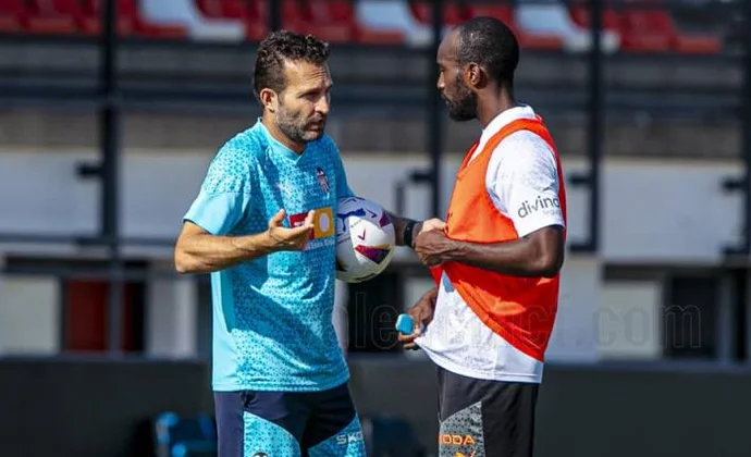 Baraja ensaya con defensa de cuatro con Foulquier y duda entre Yarek y Jesús Vázquez