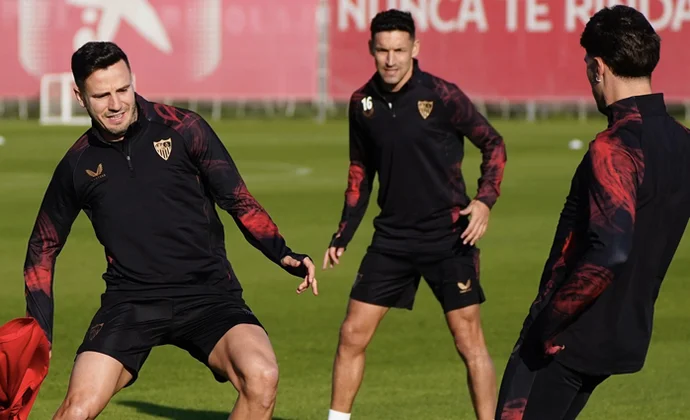 Gudelj, Lukebakio y Söw vuelven al grupo tras la gestión de cargas de ayer