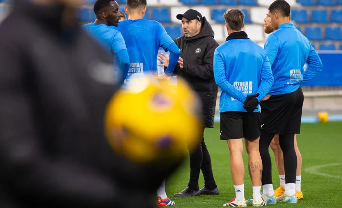 El Alavés avanza en su preparación con la enfermería aparentemente vacía