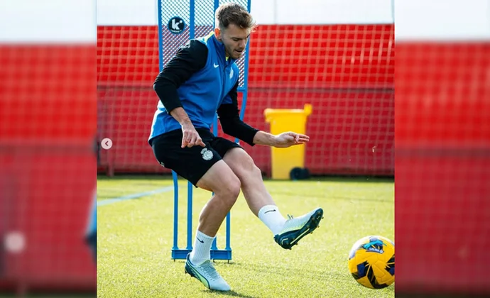 Lato ya toca balón, pero sigue al margen del grupo y Samu Costa inicia su proceso de recuperación