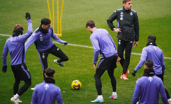 Raúl Moro repite con el grupo y Sylla se retira de la sesión con molestias