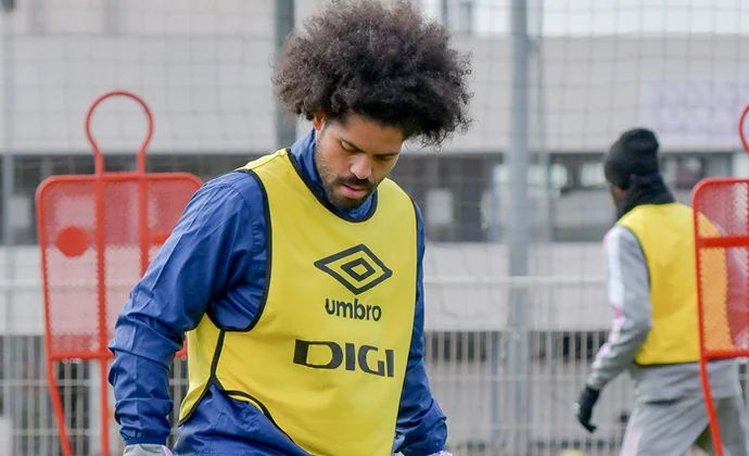 Pelayo y Raúl de Tomás, bajas en la sesión previa al partido