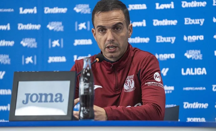 Borja Jiménez dice que no tiene bajas, habla de Raba, el Barcelona y pone en alerta a los dos porteros