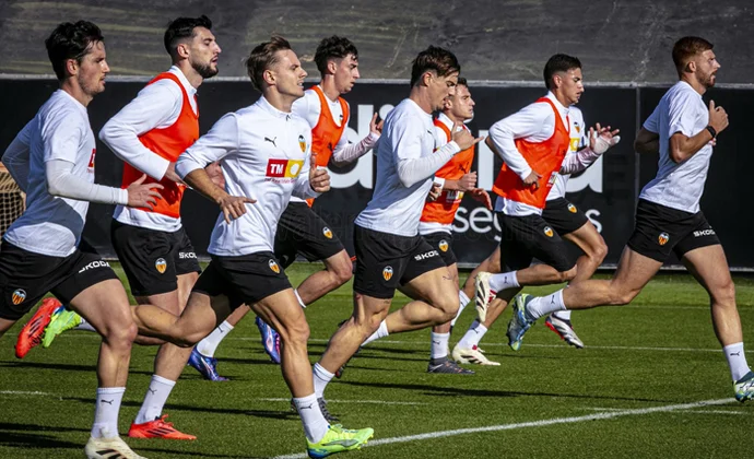 Baraja dirige el entrenamiento de recuperación pendiente de la decisión de Lim