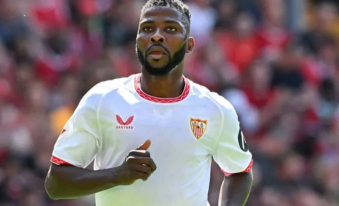 Kelechi Iheanacho, declarado transferible para que busque salida en enero