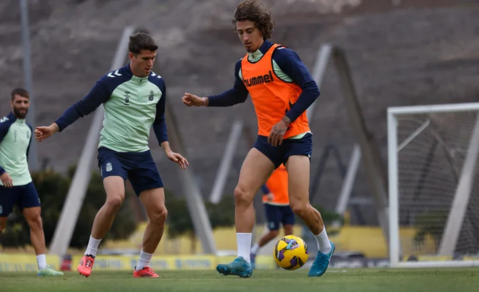 Las Palmas retoma los entrenamientos pendiente de las pruebas a Moleiro