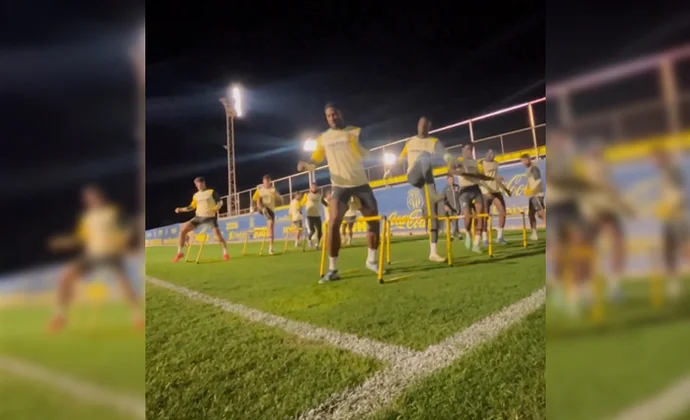 El Villarreal completó una sesión vespertina sin Logan Costa