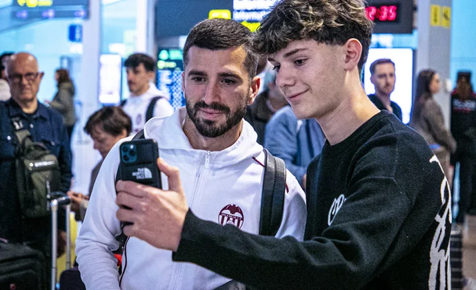 Gayà no tiene el alta médica y solo entra en la convocatoria para hacer piña