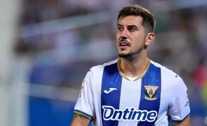 Javi Hernández sufre una fractura nasal y está pendiente de una máscara