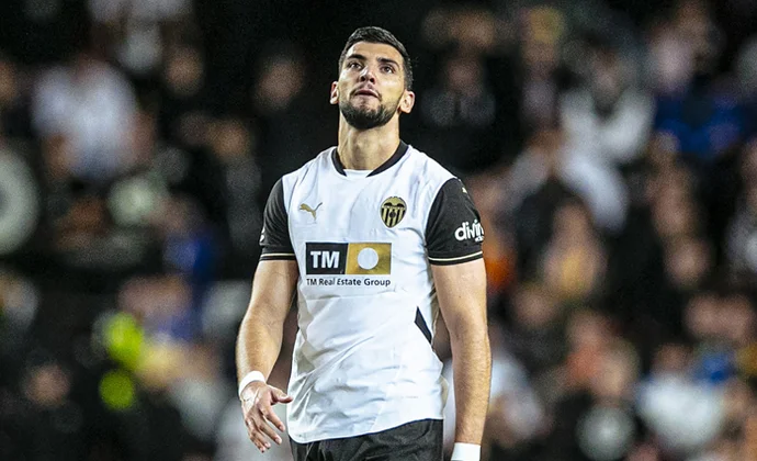 Rafa Mir esquiva el quirófano y podría estar de vuelta en un mes