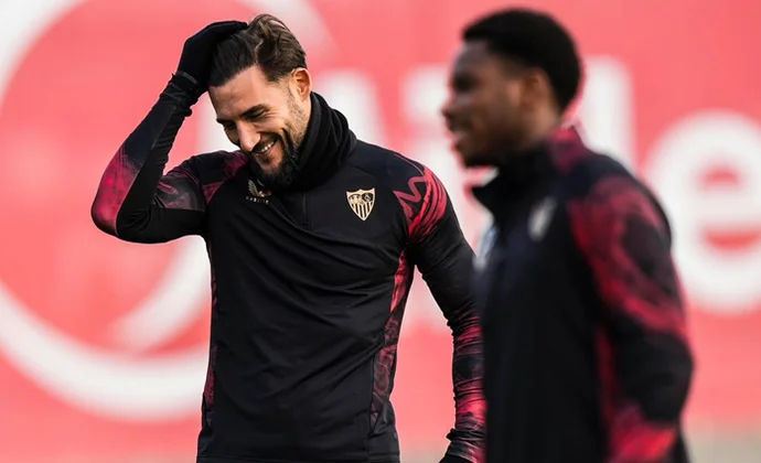 El Sevilla compelta otro entrenamiento sin los cuatro lesionados y Pedrosa no llega a tiempo