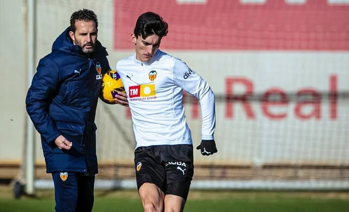 El Valencia retoma los entrenamientos sin Foulquier, Tàrrega ni Gayà, pero con Duro, Barrenechea y Diego López