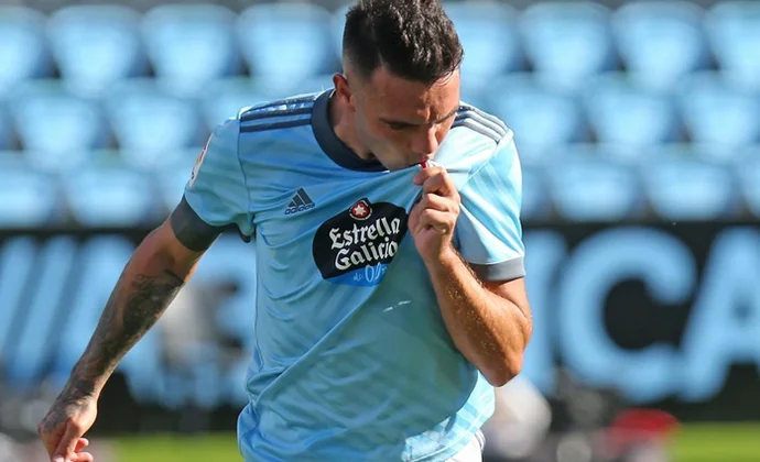 Aspas iba a ser titular, pero se quedó sin minutos por unas molestias