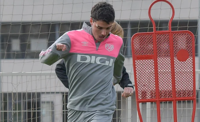 Montiel, RDT, James y Pelayo, bajas en el entrenamiento de este sábado