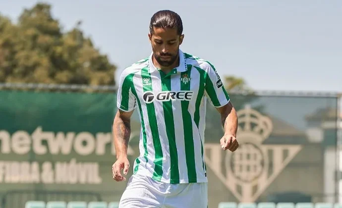 Ricardo Rodríguez cae lesionado del tobillo y se pierde el último partido