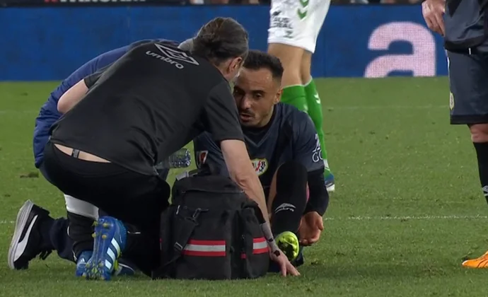 Álvaro García tuvo que ser sustituido por molestias en los isquiotibiales