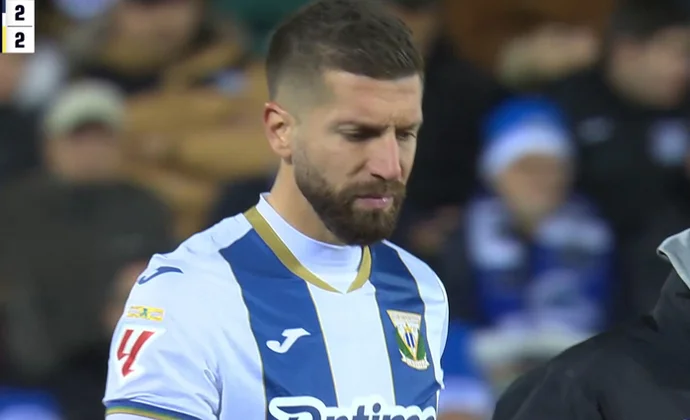 Nastasic se retiró con molestias del partido contra el Villarreal