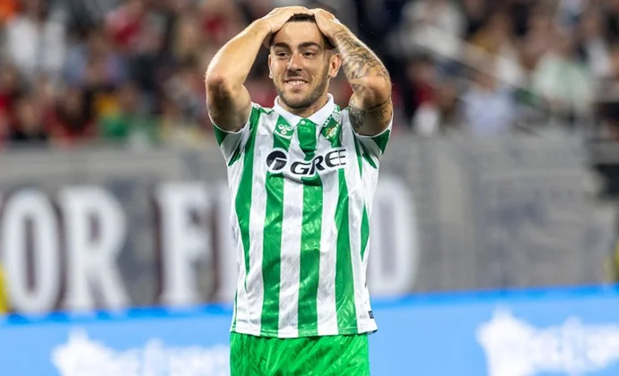El Betis declara a Iker Losada cedible tras la recuperación de Isco