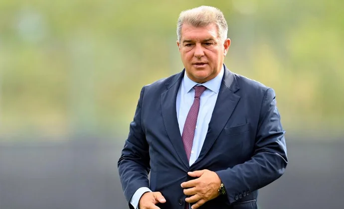 El Barcelona inicia el proceso judicial para inscribir a Dani Olmo y Pau Víctor