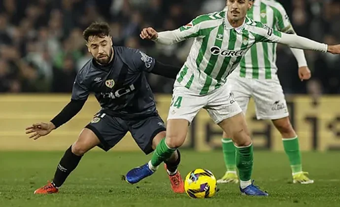 Unai López y Pathé Ciss terminaron el partido de ayer con calambres