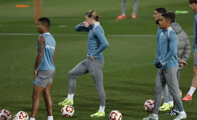 El Atlético retoma los entrenamientos sin Giménez ni Lenglet