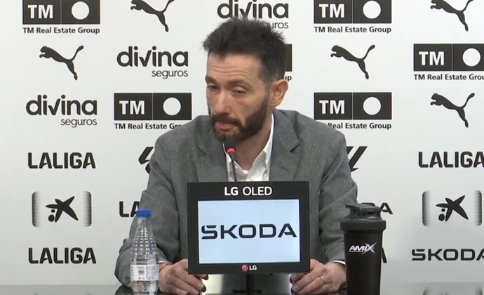 Corberán se presenta como entrenador y habla de la plantilla, idea de juego y mercado