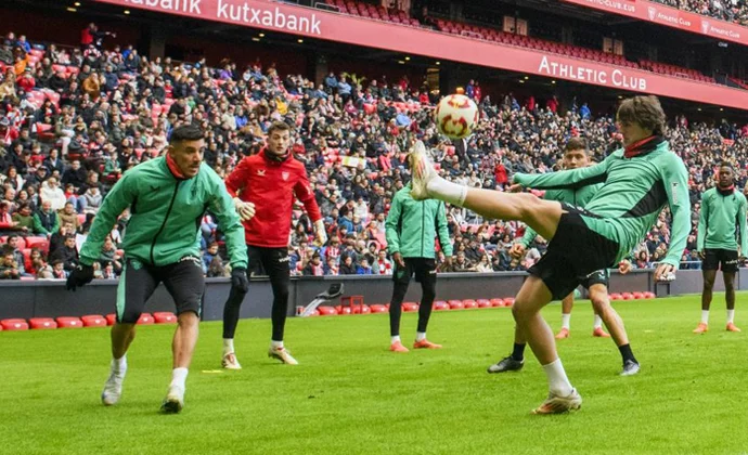 Sesión a puertas abiertas en San Mamés sin Vivian, Prados, Sancet ni Galarreta