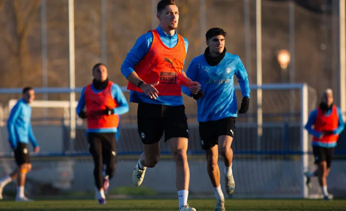 El Alavés cierra el año sin Sivera y con la incorporación de tres jugadores del NK Istra a prueba