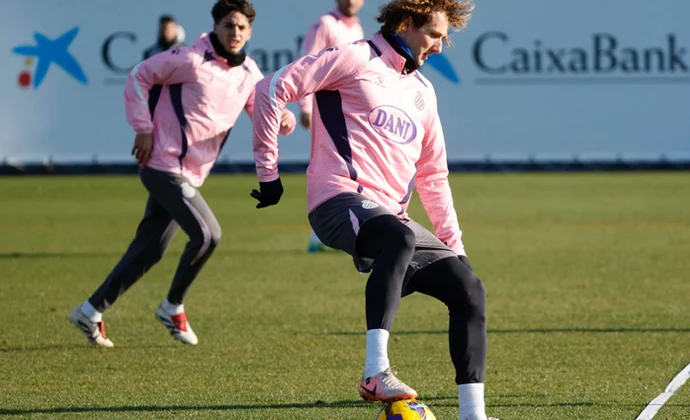 Gragera y Véliz, bajas en la última sesión del año