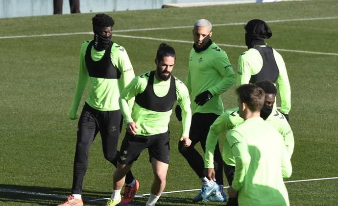 Bartra, Fornals y Rui Silva siguen al margen y Assane es uno más, pendiente de su futuro