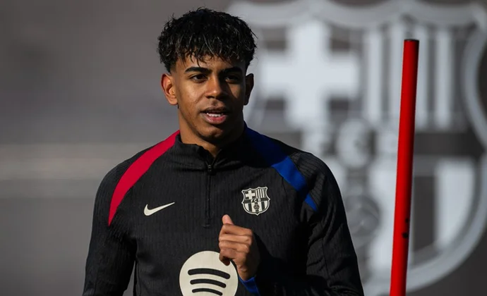 Lamine Yamal y Héctor Fort completan la sesión del viernes con el grupo